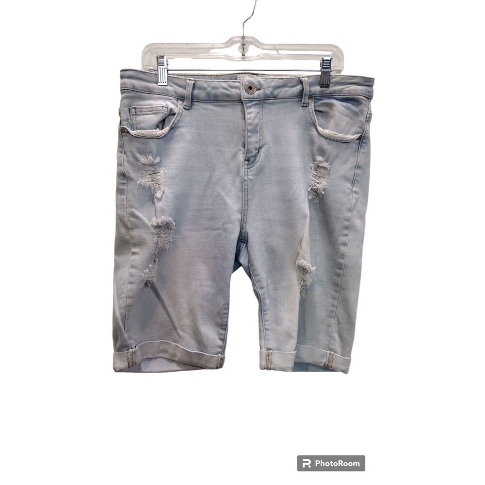 Blue Savy Light wash Knee length jean shorts‎